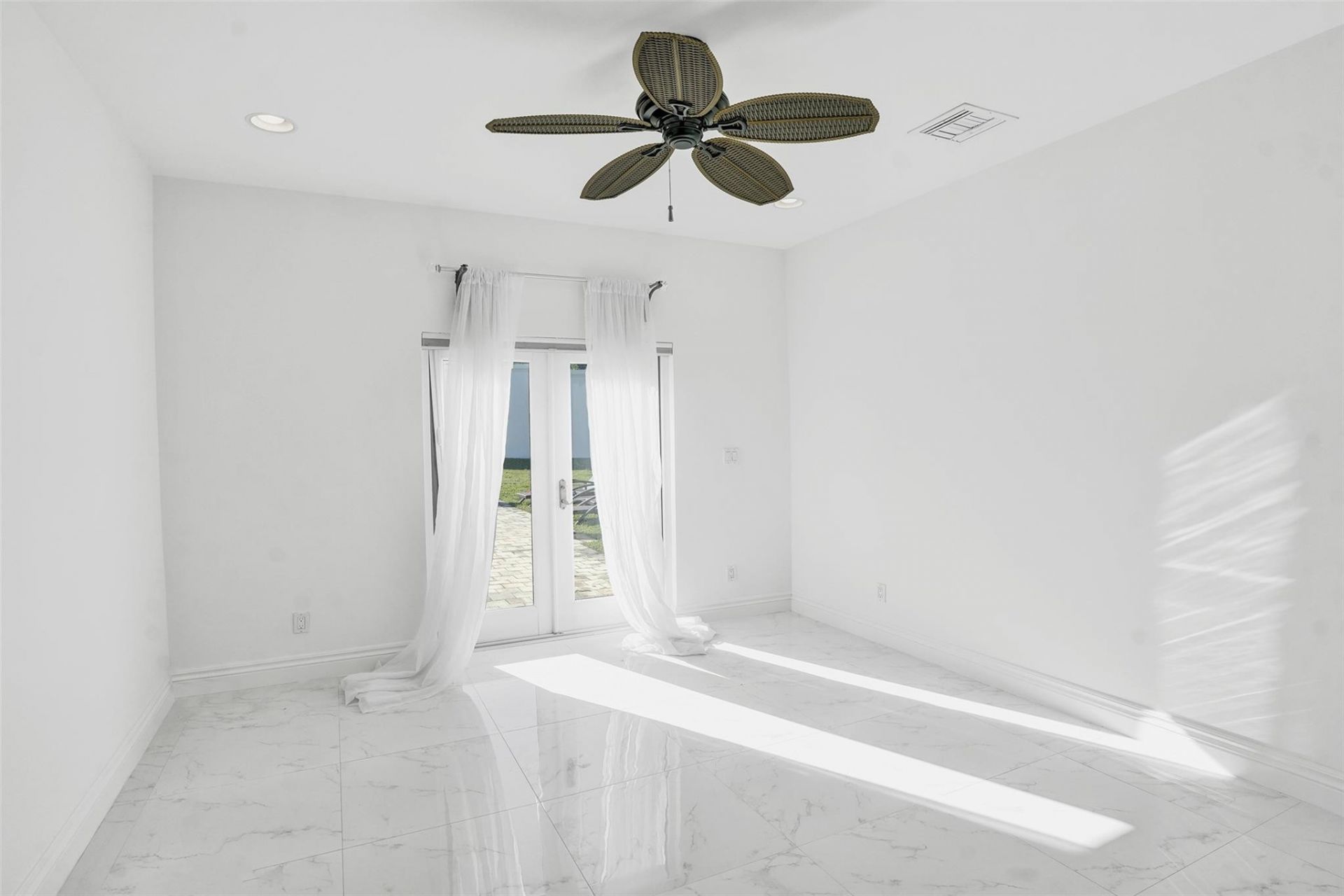 26 Cayuga Rd, Sea Ranch Lakes, FL 33308 Photo