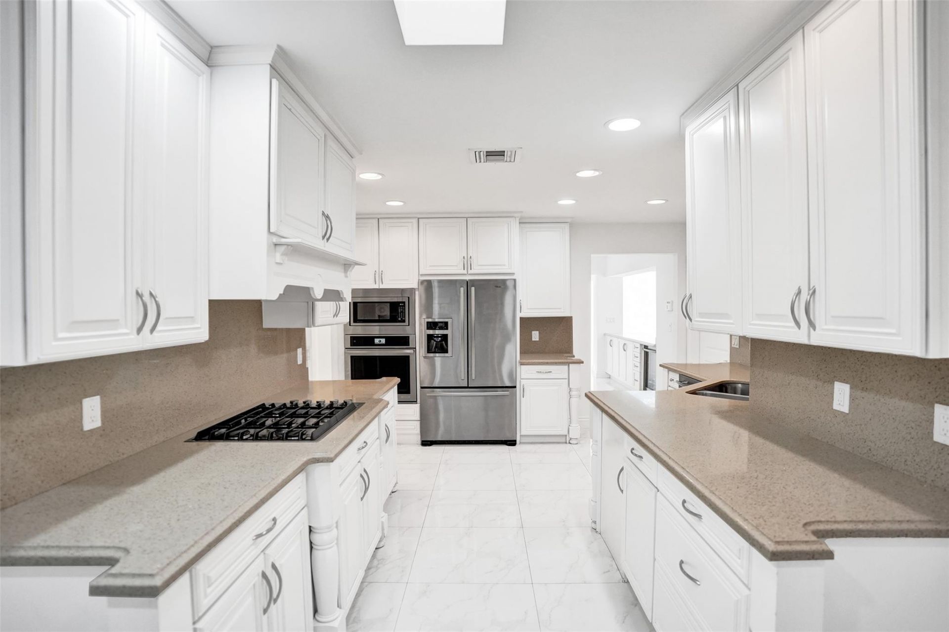 26 Cayuga Rd, Sea Ranch Lakes, FL 33308 Photo