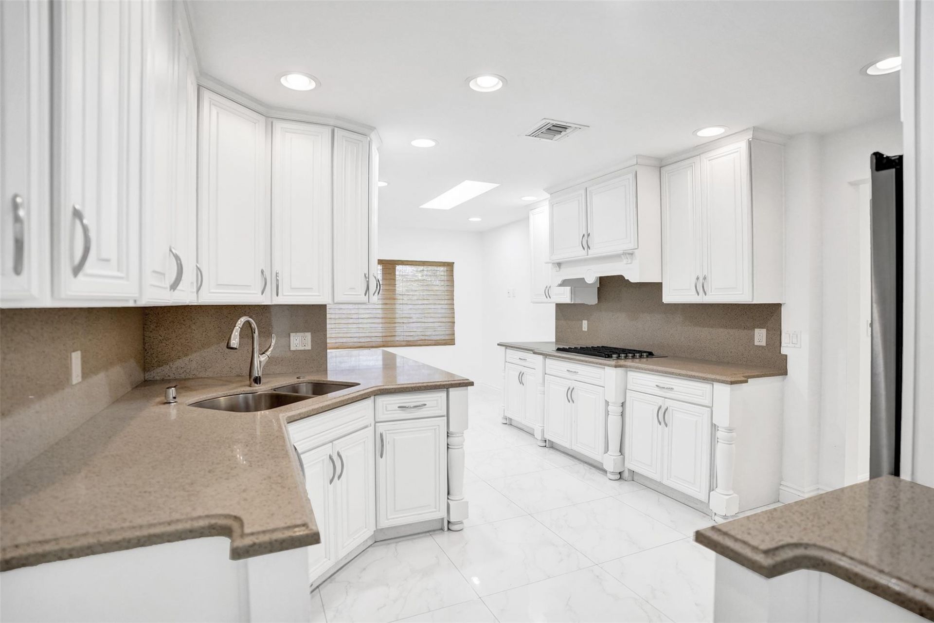 26 Cayuga Rd, Sea Ranch Lakes, FL 33308 Photo