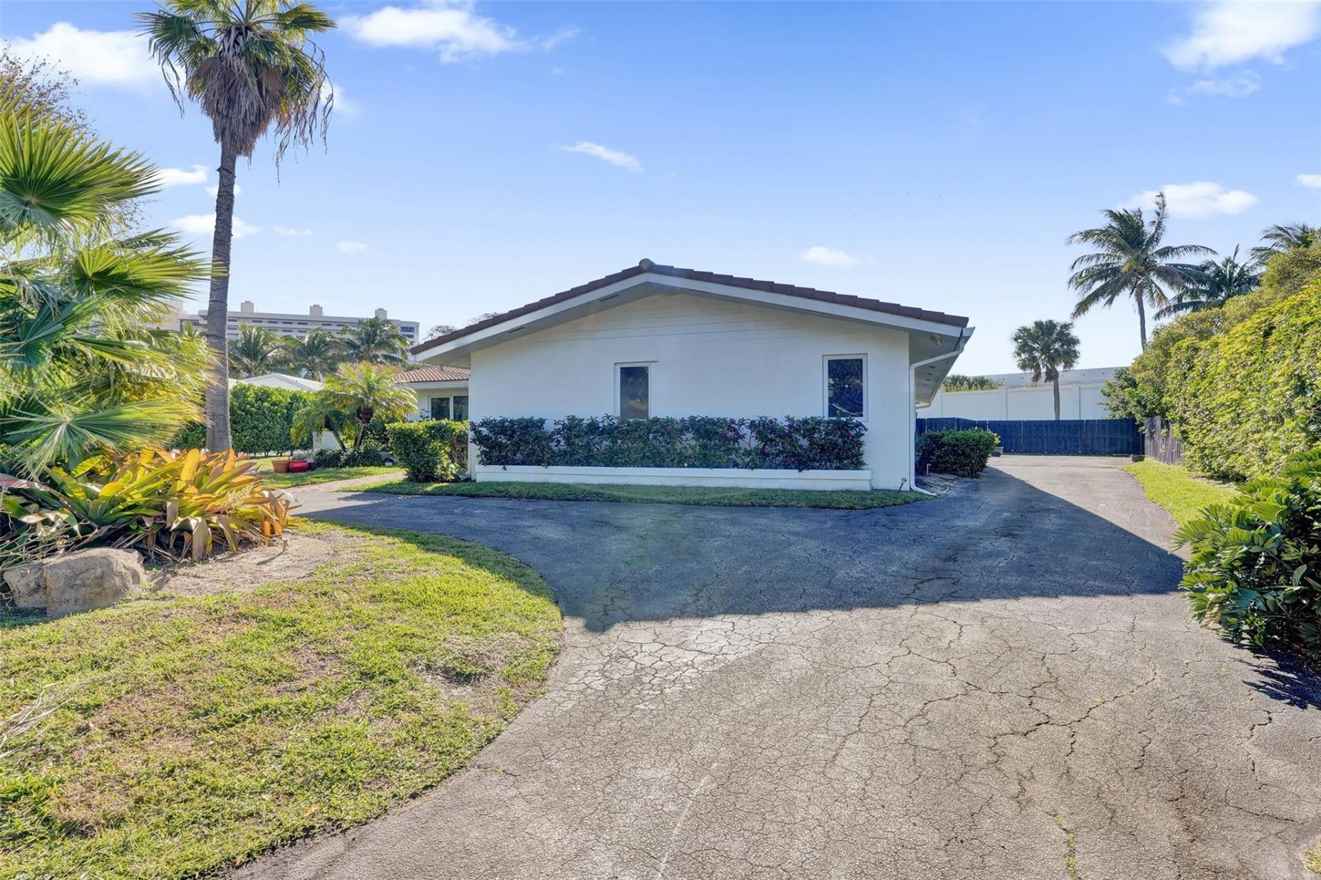 26 Cayuga Rd, Sea Ranch Lakes, FL 33308 Photo