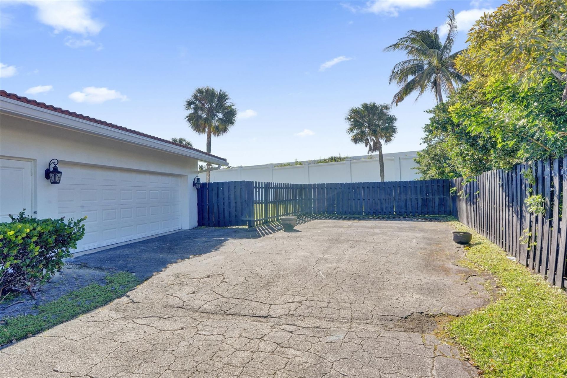 26 Cayuga Rd, Sea Ranch Lakes, FL 33308 Photo