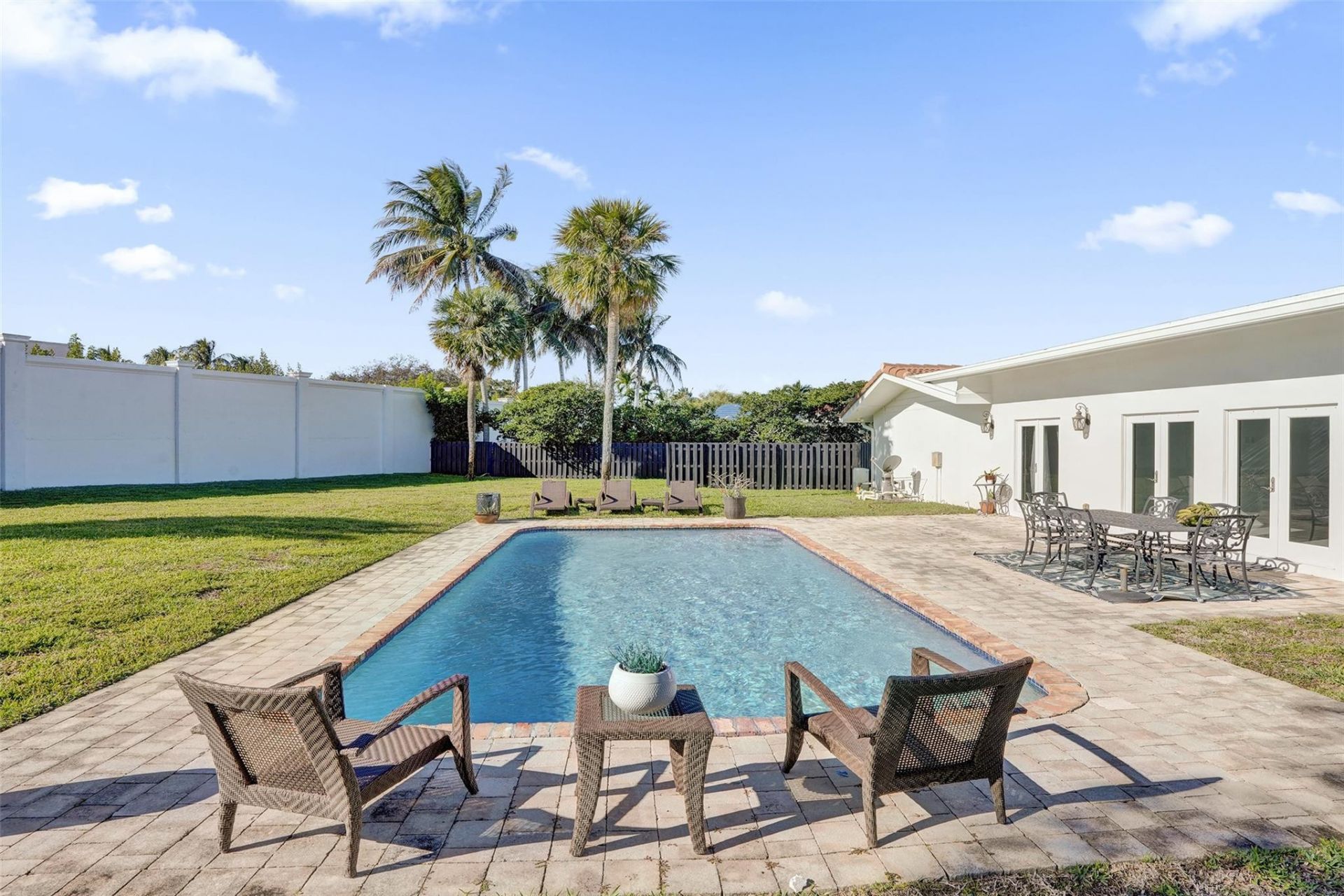 26 Cayuga Rd, Sea Ranch Lakes, FL 33308 Photo