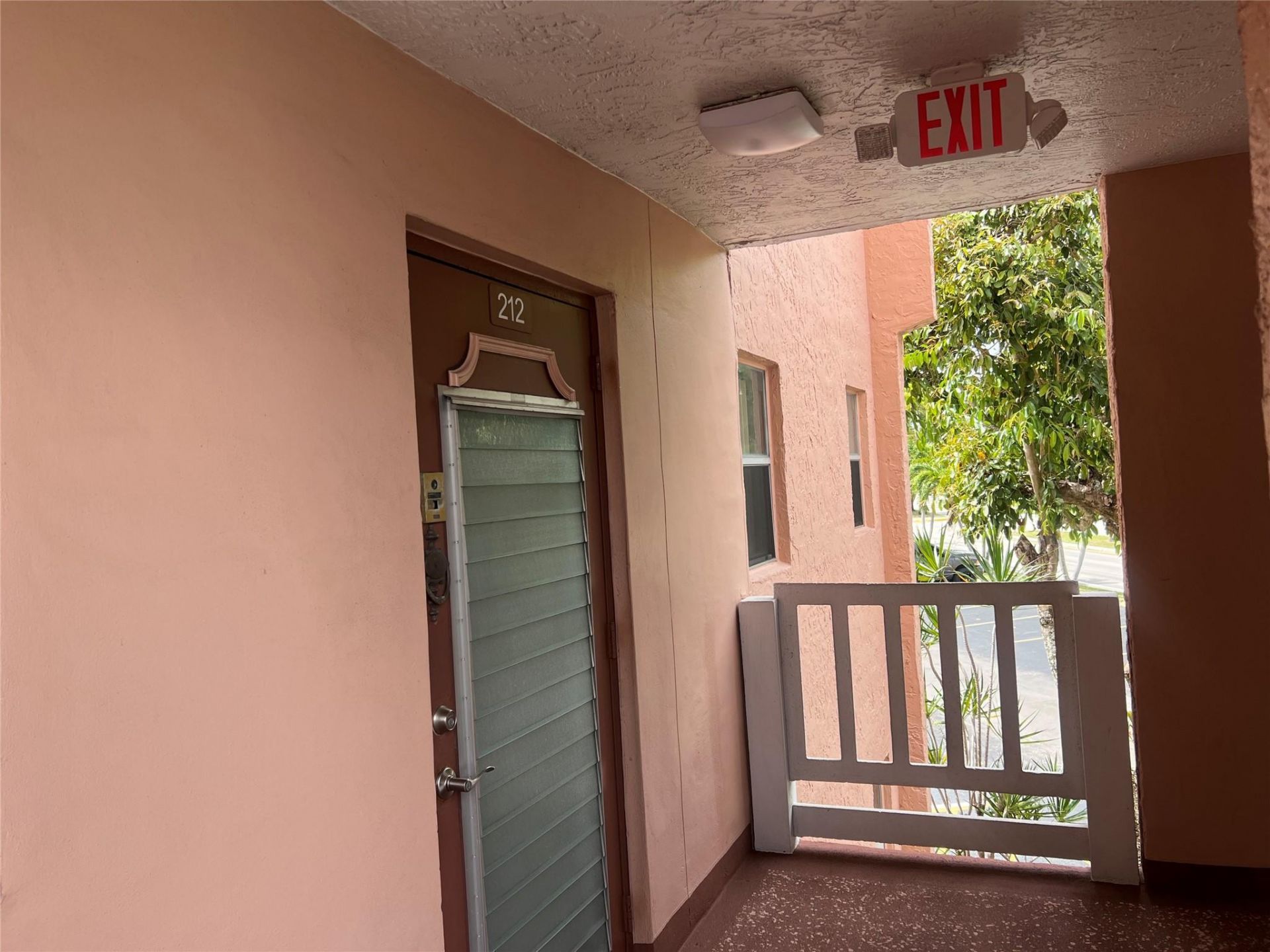 9420 Sunrise Lakes Blvd, Unit 212, Sunrise, FL 33322 Photo