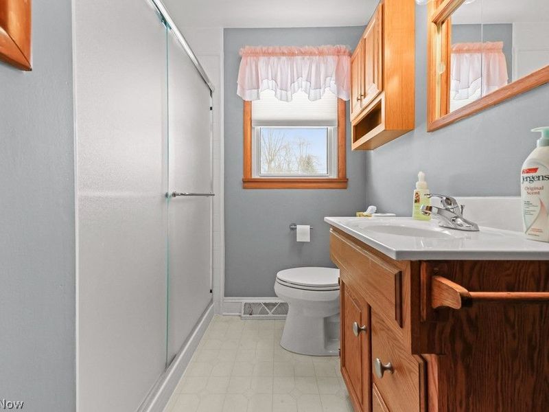 664 Fairview Place, Alliance, OH 44601 Photo 18