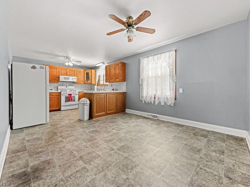 664 Fairview Place, Alliance, OH 44601 Photo 3