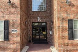 1585 Cambridge Lakes Drive photo 4