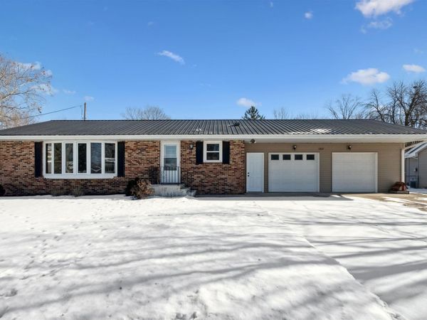 1217 N 4th Street, Manchester, IA 52057