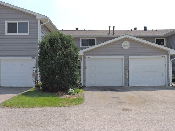 17404 W Walnut Lane, Gurnee, IL 60031