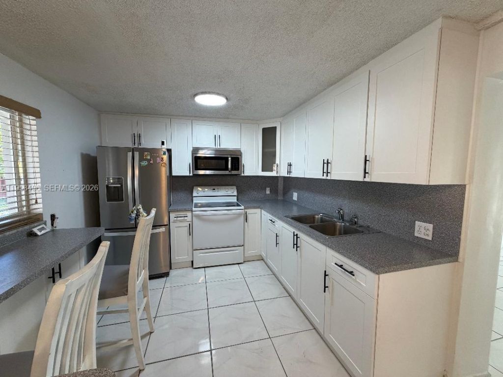 7865 SW 33rd Ter, Miami, FL 33155 Photo