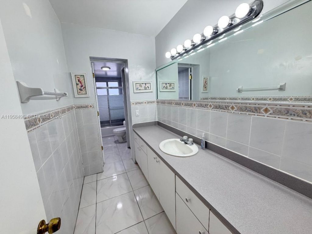 7865 SW 33rd Ter, Miami, FL 33155 Photo