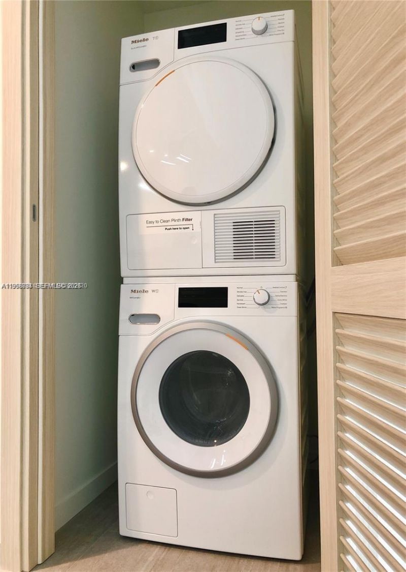 1000 Brickell Plaza , Unit 2414, Miami, FL 33131 Photo