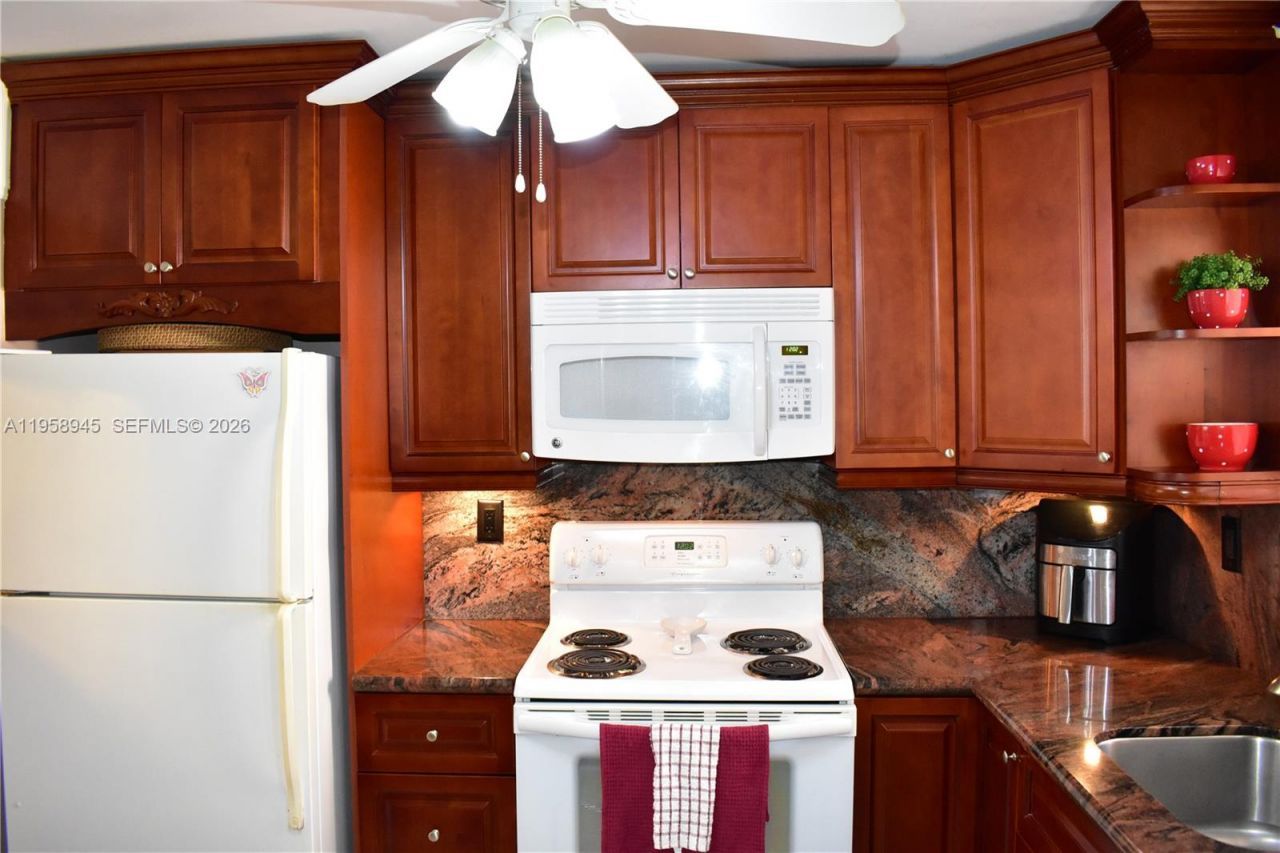 9801 Sunrise Lakes Blvd , Unit 301, Sunrise, FL 33322 Photo