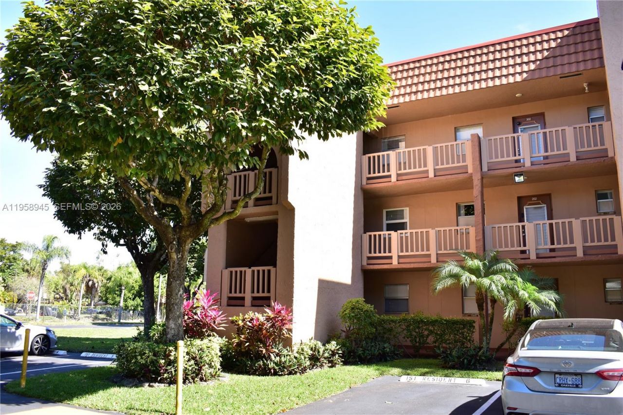 9801 Sunrise Lakes Blvd , Unit 301, Sunrise, FL 33322 Photo
