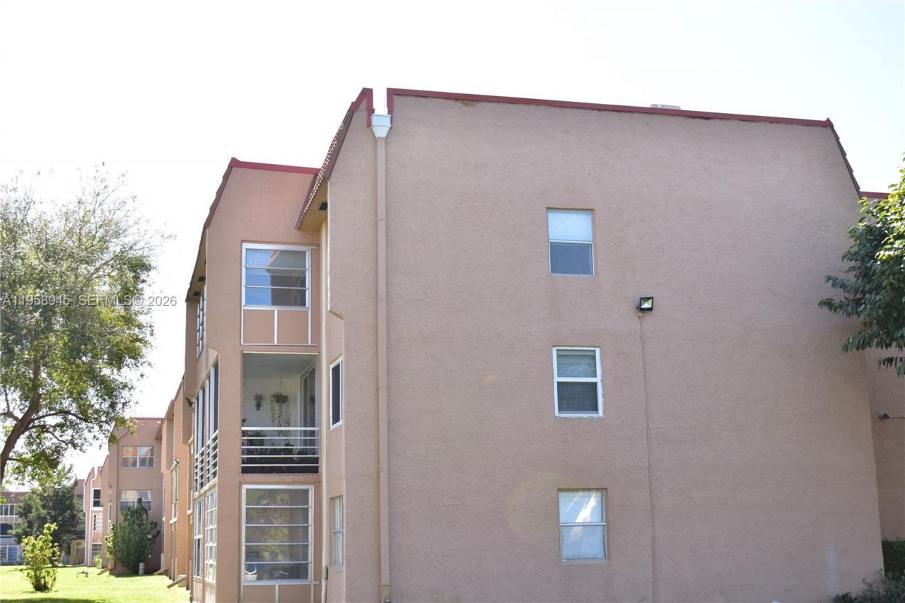 9801 Sunrise Lakes Blvd , Unit 301, Sunrise, FL 33322 Photo