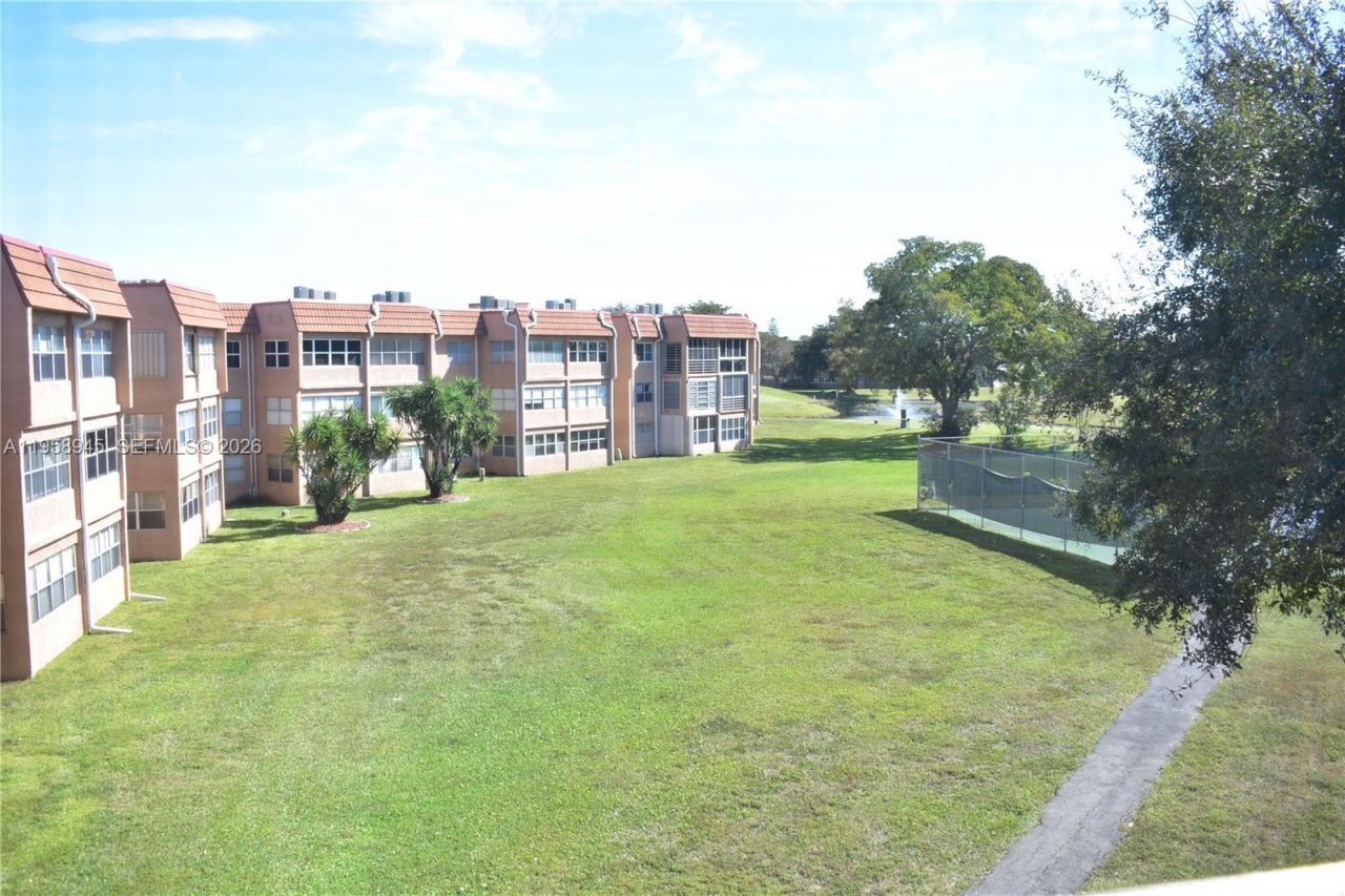 9801 Sunrise Lakes Blvd , Unit 301, Sunrise, FL 33322 Photo