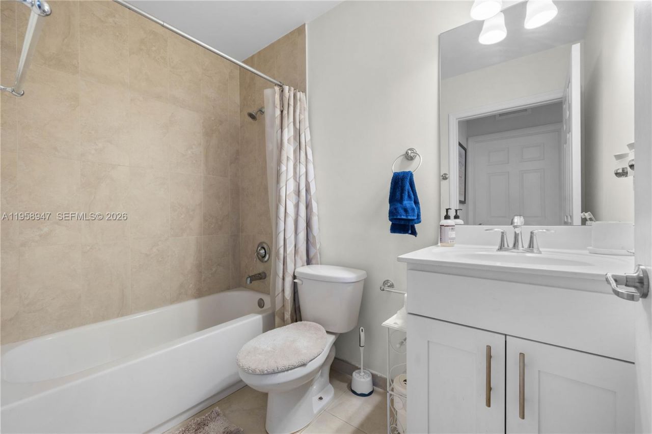 6005 NW 104th Path , Unit 6005, Doral, FL 33178 Photo
