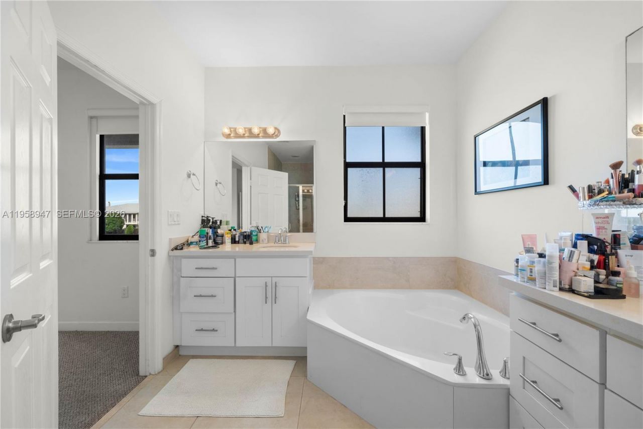 6005 NW 104th Path , Unit 6005, Doral, FL 33178 Photo