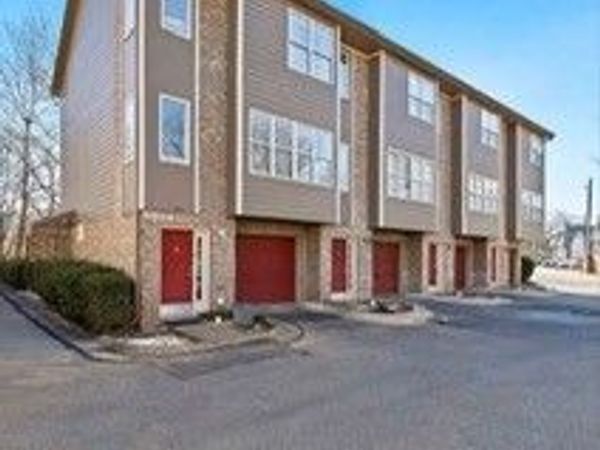 1850 N Scull Creek Drive, Fayetteville, AR 72703