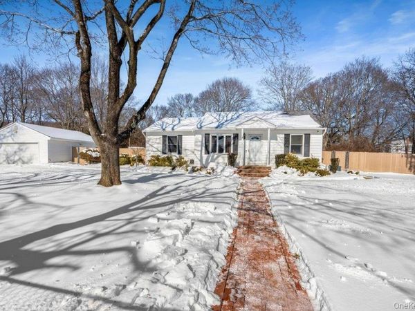 105 Greenport Avenue, Medford, NY 11763