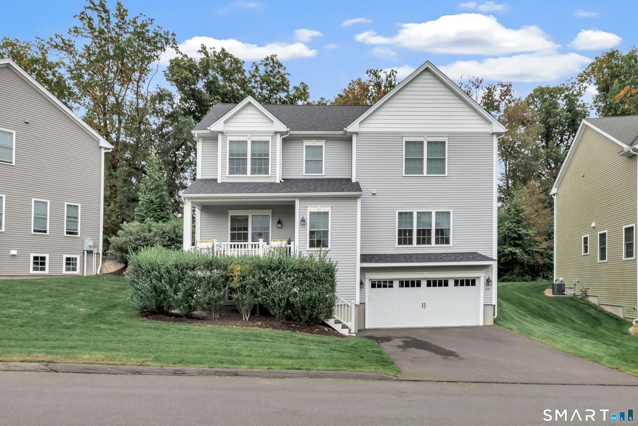 15 Woods View, Shelton, CT 06484 Main Photo