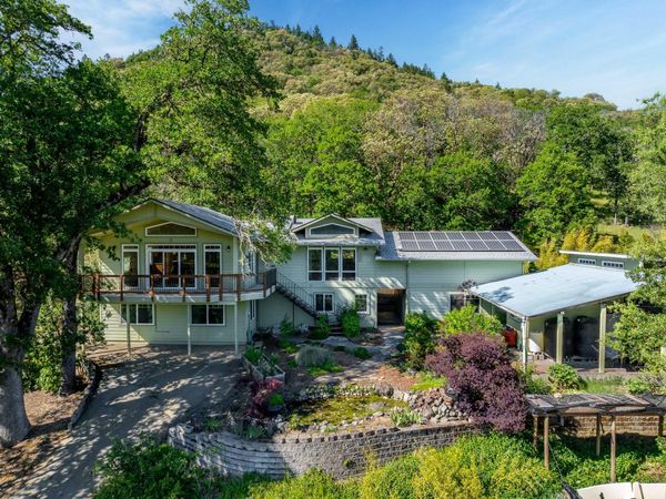 2583 E Evans Creek Road, Rogue River, OR 97537