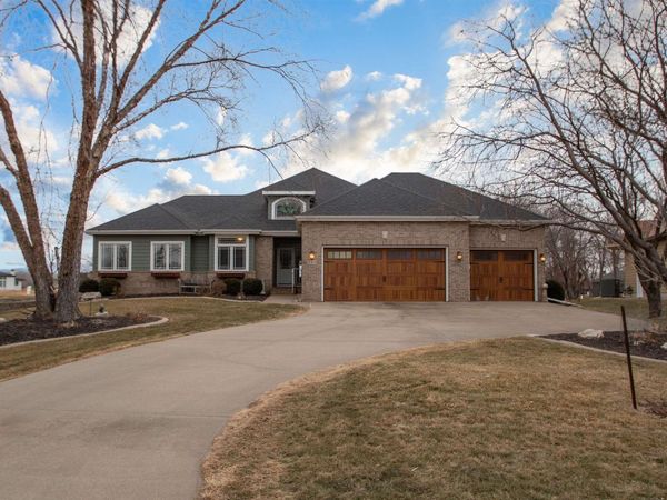 820 E Saint Andrews, Dakota Dunes, SD 57049