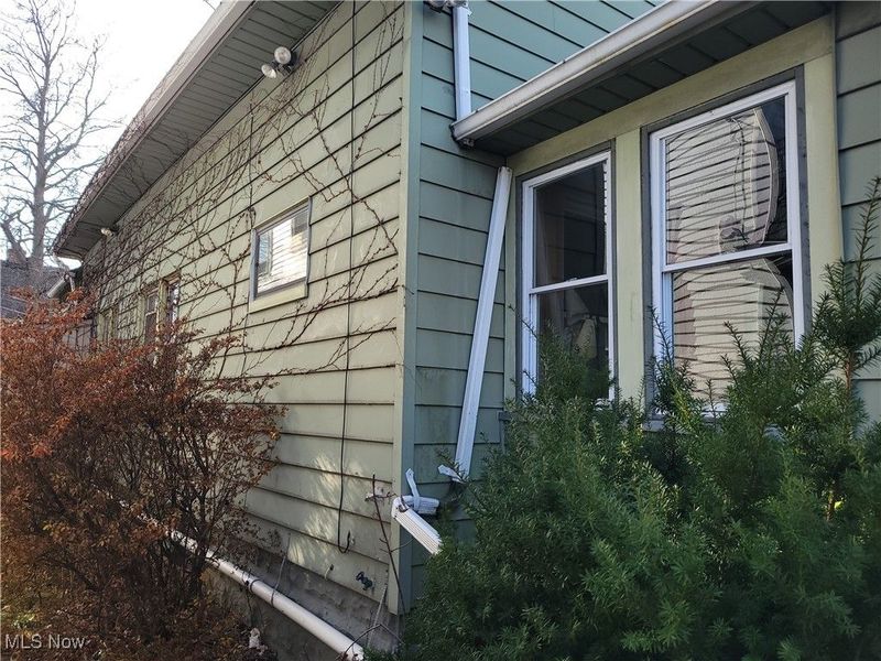 16918 Grovewood Avenue, Cleveland, OH 44110 Photo 2