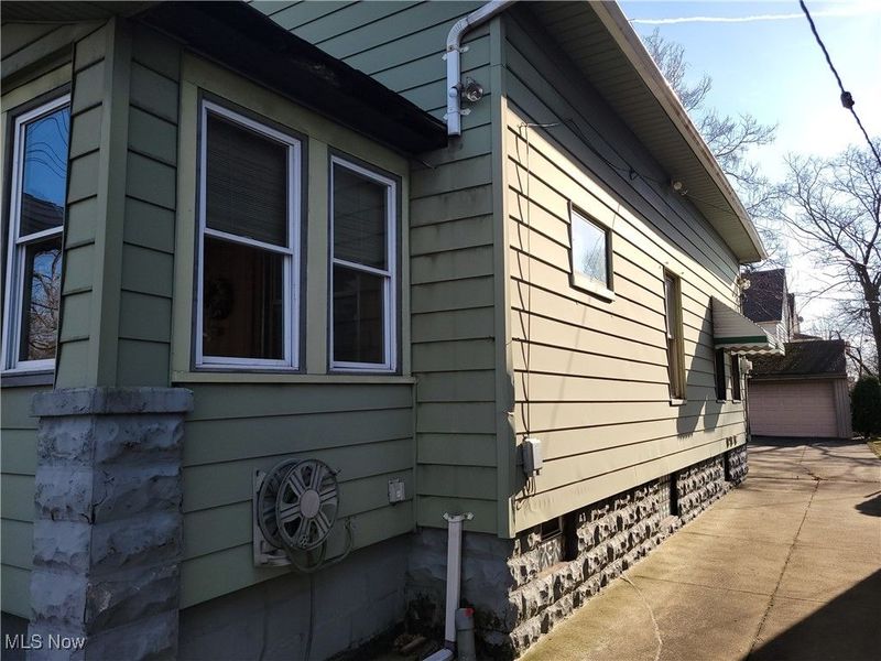 16918 Grovewood Avenue, Cleveland, OH 44110 Photo 3