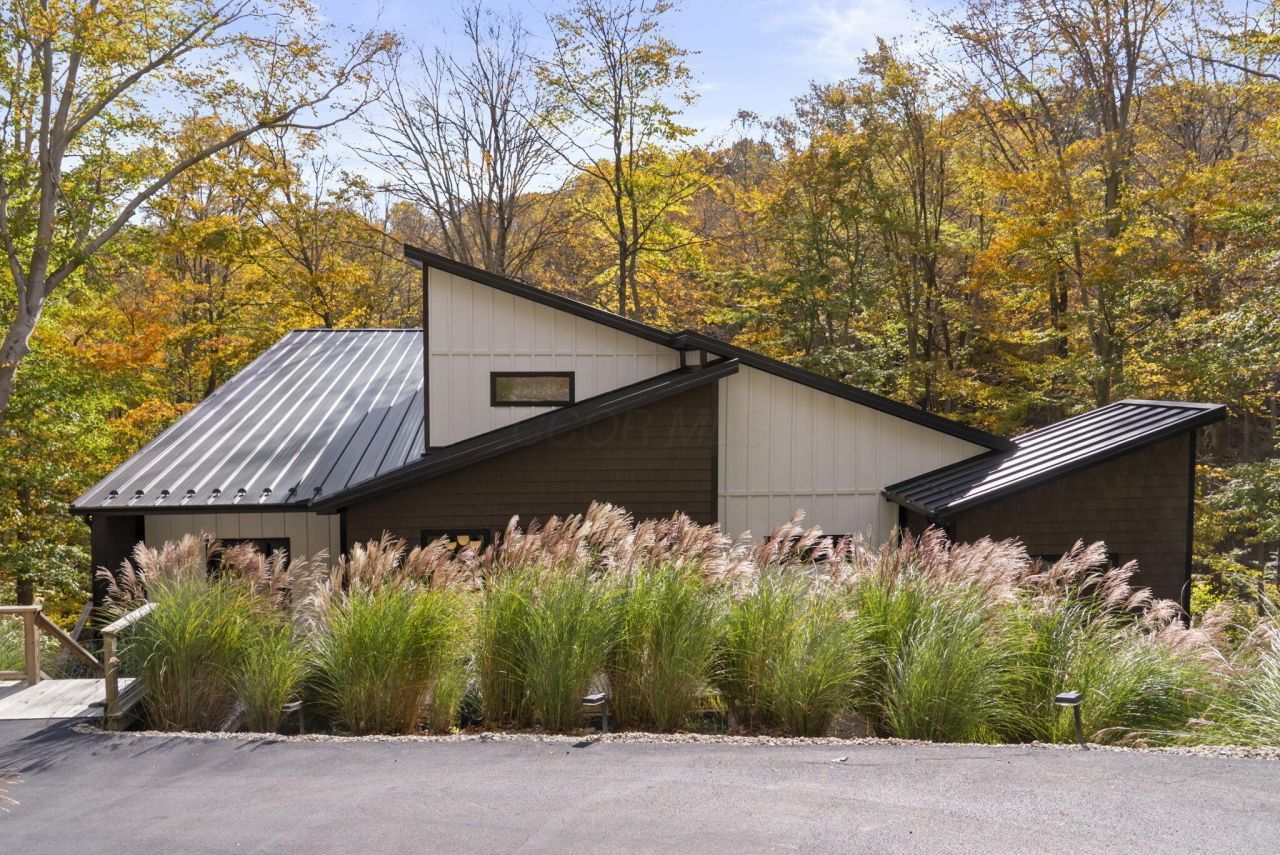 1633 Cardinal Hill Lane, Sugar Grove, OH 43155 Main Photo