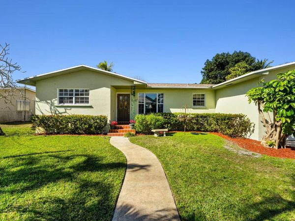 7405 W Lake Drive, Lake Clarke Shores, FL 33406