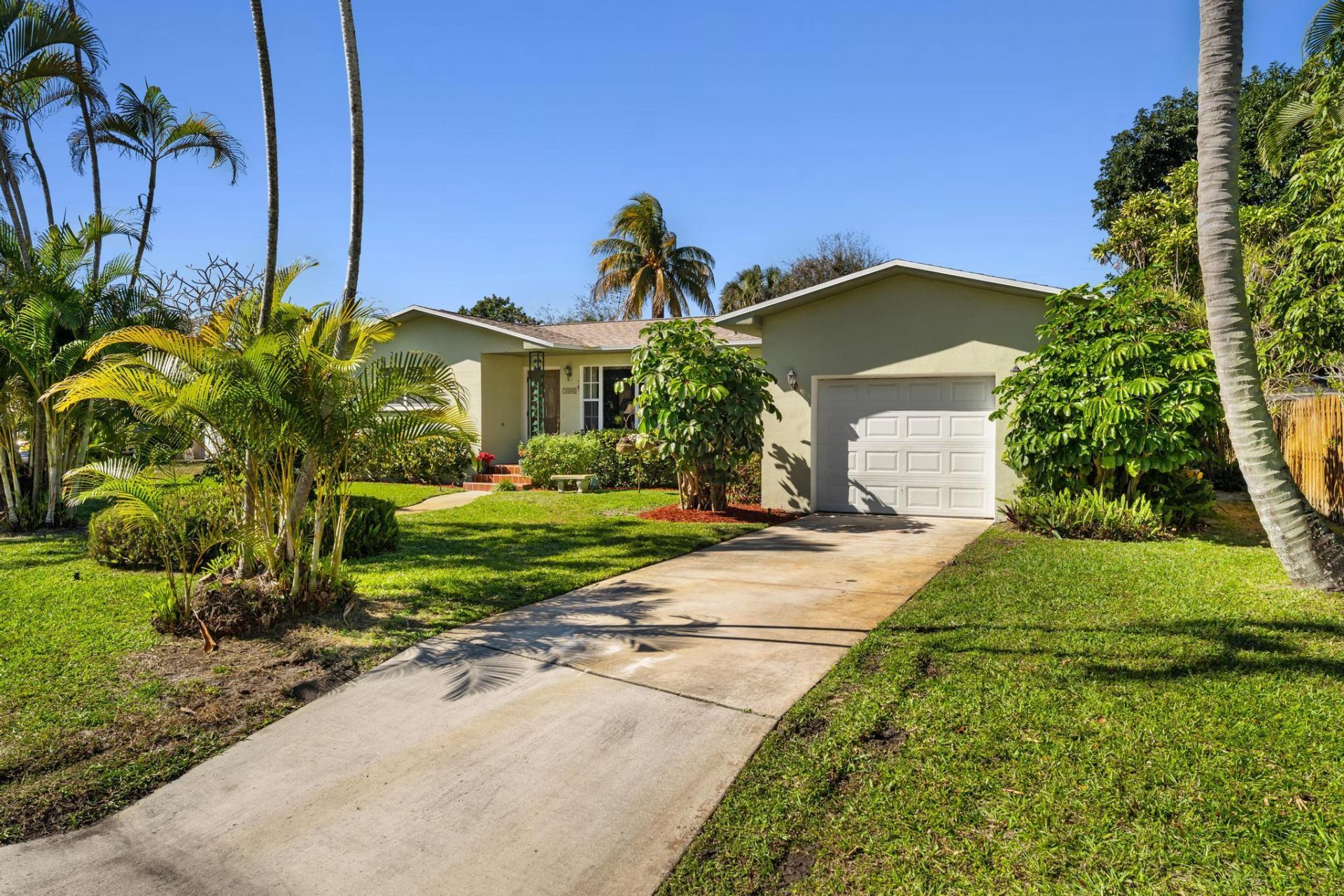 7405 W Lake Drive, Lake Clarke Shores, FL 33406 Photo