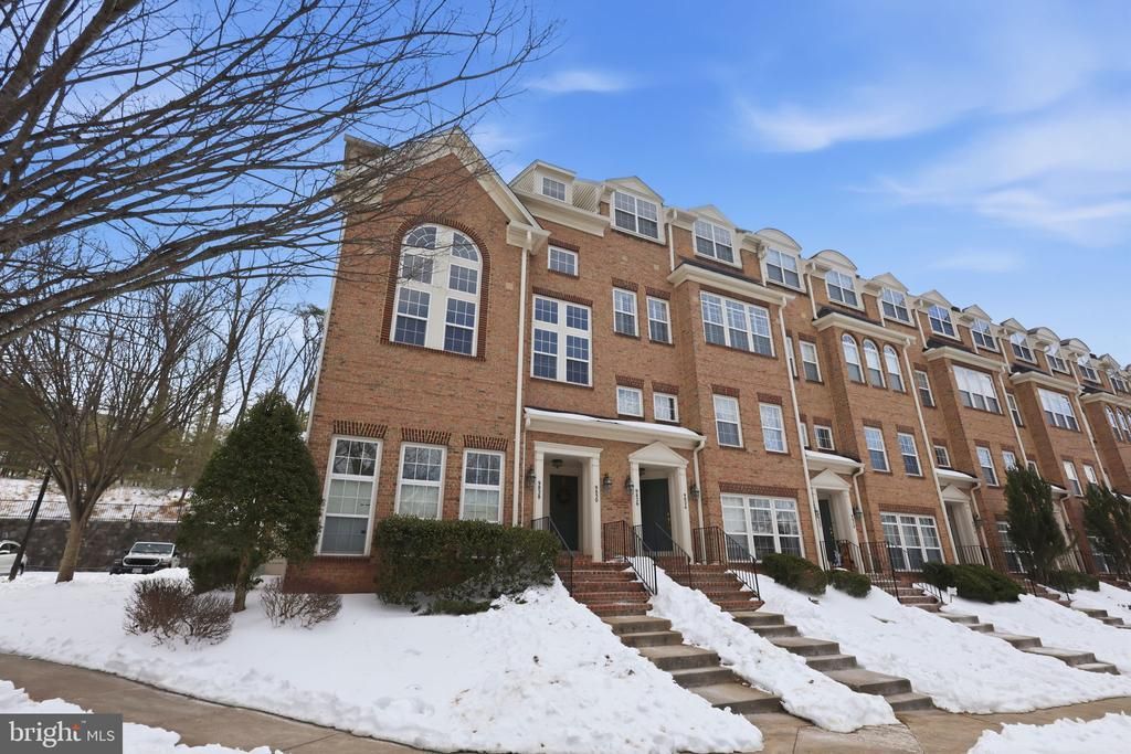 9826 Pickens Place, Manassas Park, VA 20111 Main Photo