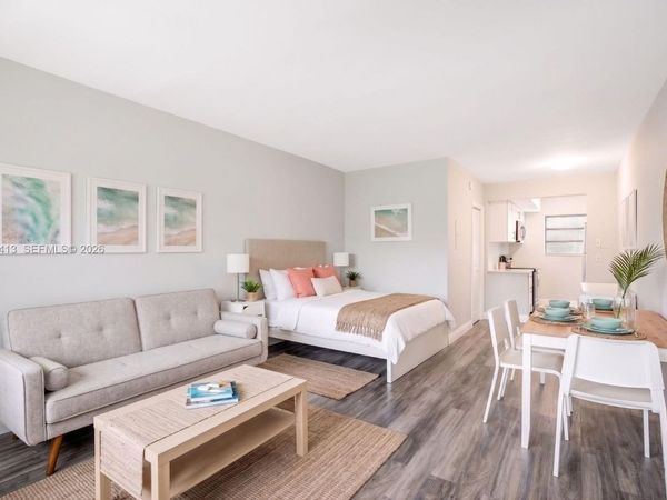7725 Carlyle Ave, Unit 10, Miami Beach, FL 33141