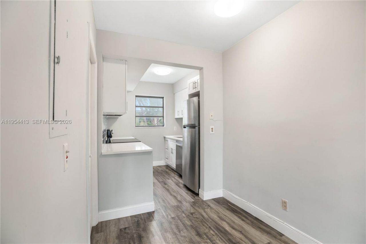 7725 Carlyle Ave , Unit 10, Miami Beach, FL 33141 Photo