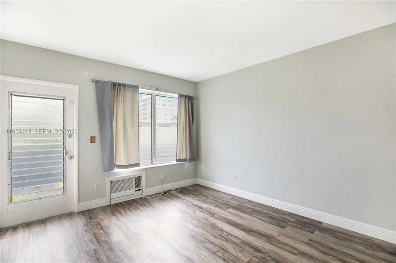 7725 Carlyle Ave , Unit 10, Miami Beach, FL 33141 Photo