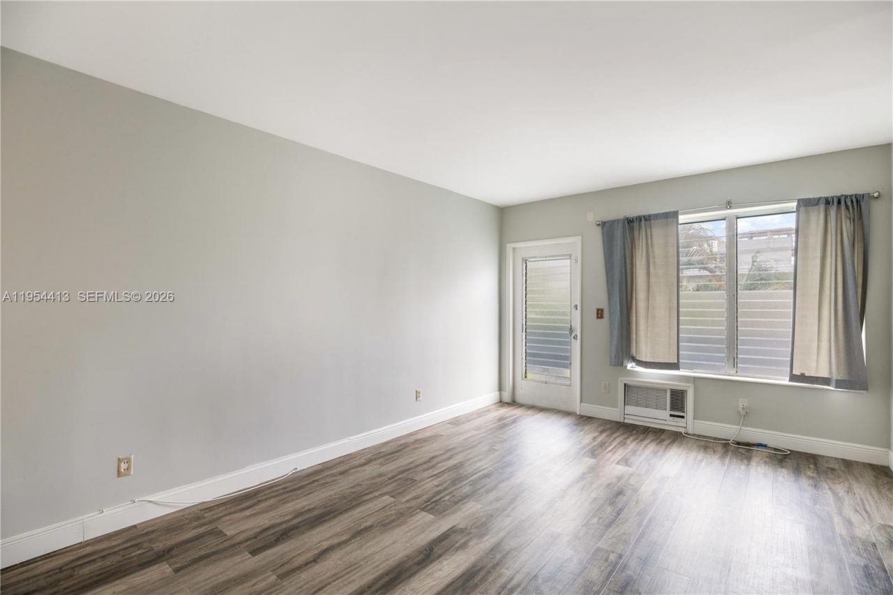 7725 Carlyle Ave , Unit 10, Miami Beach, FL 33141 Photo