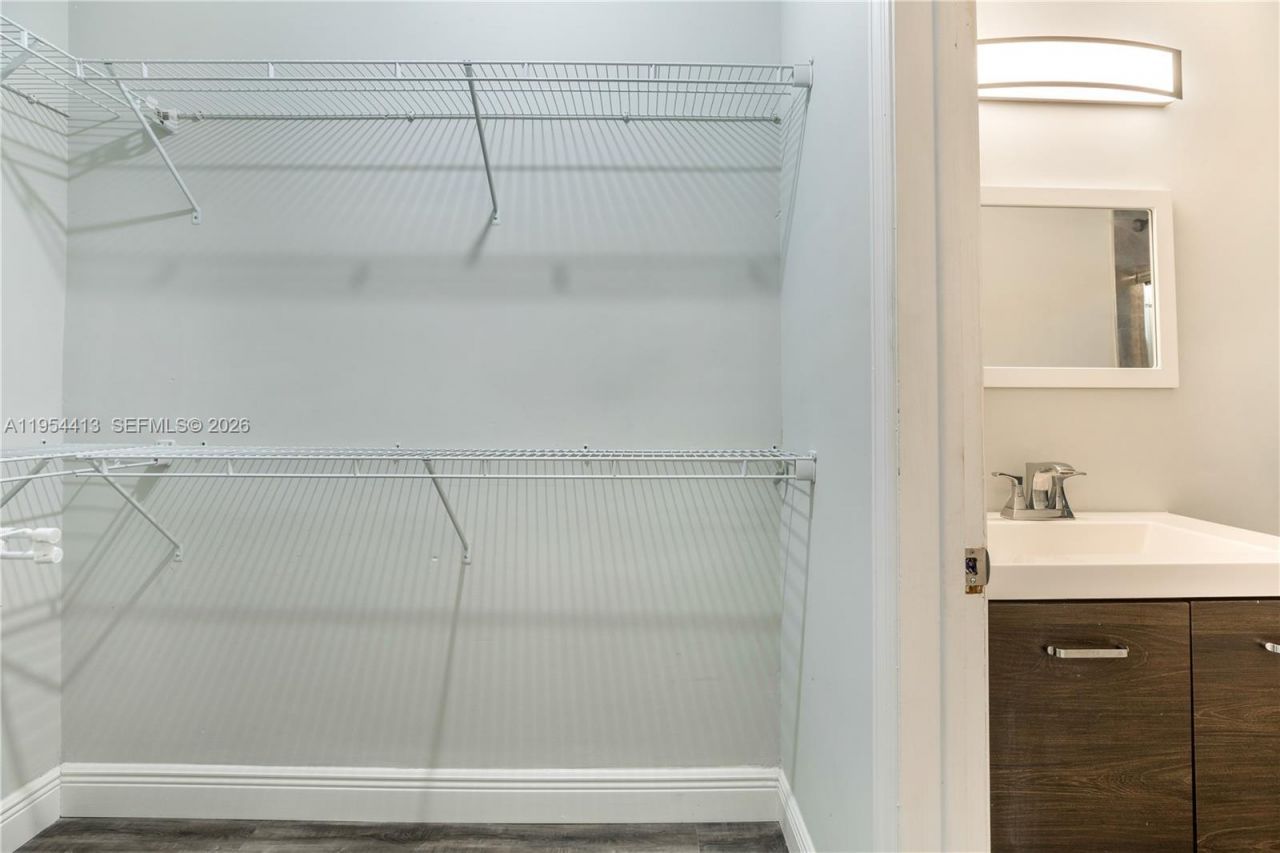 7725 Carlyle Ave, Unit 10, Miami Beach, FL 33141 Photo
