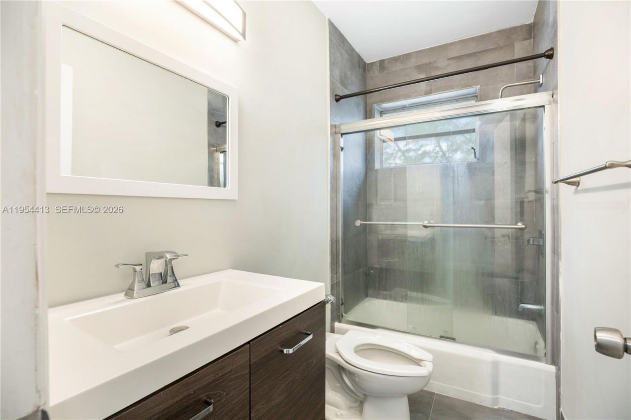 7725 Carlyle Ave, Unit 10, Miami Beach, FL 33141 Photo