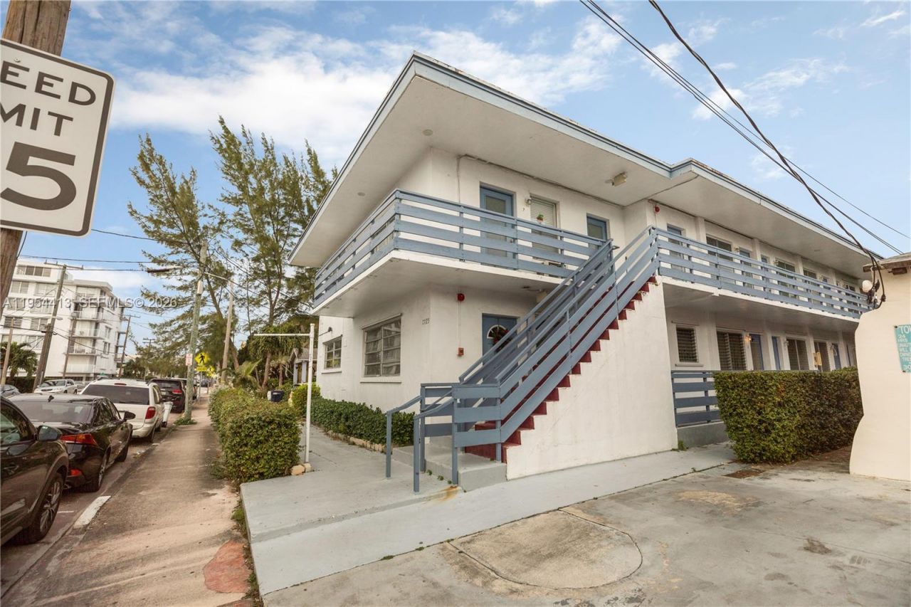 7725 Carlyle Ave, Unit 10, Miami Beach, FL 33141 Photo