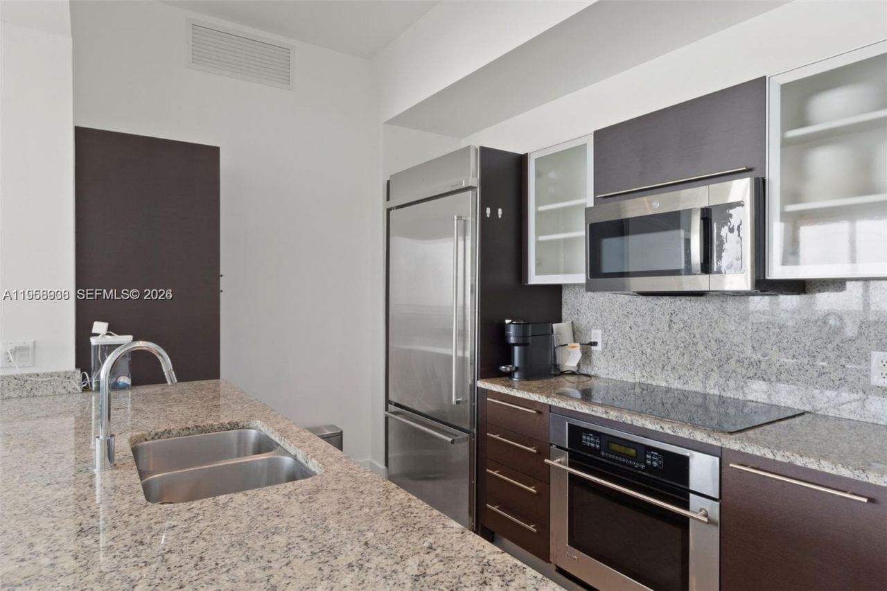 950 Brickell Bay Dr, Unit 4411, Miami, FL 33131 Photo