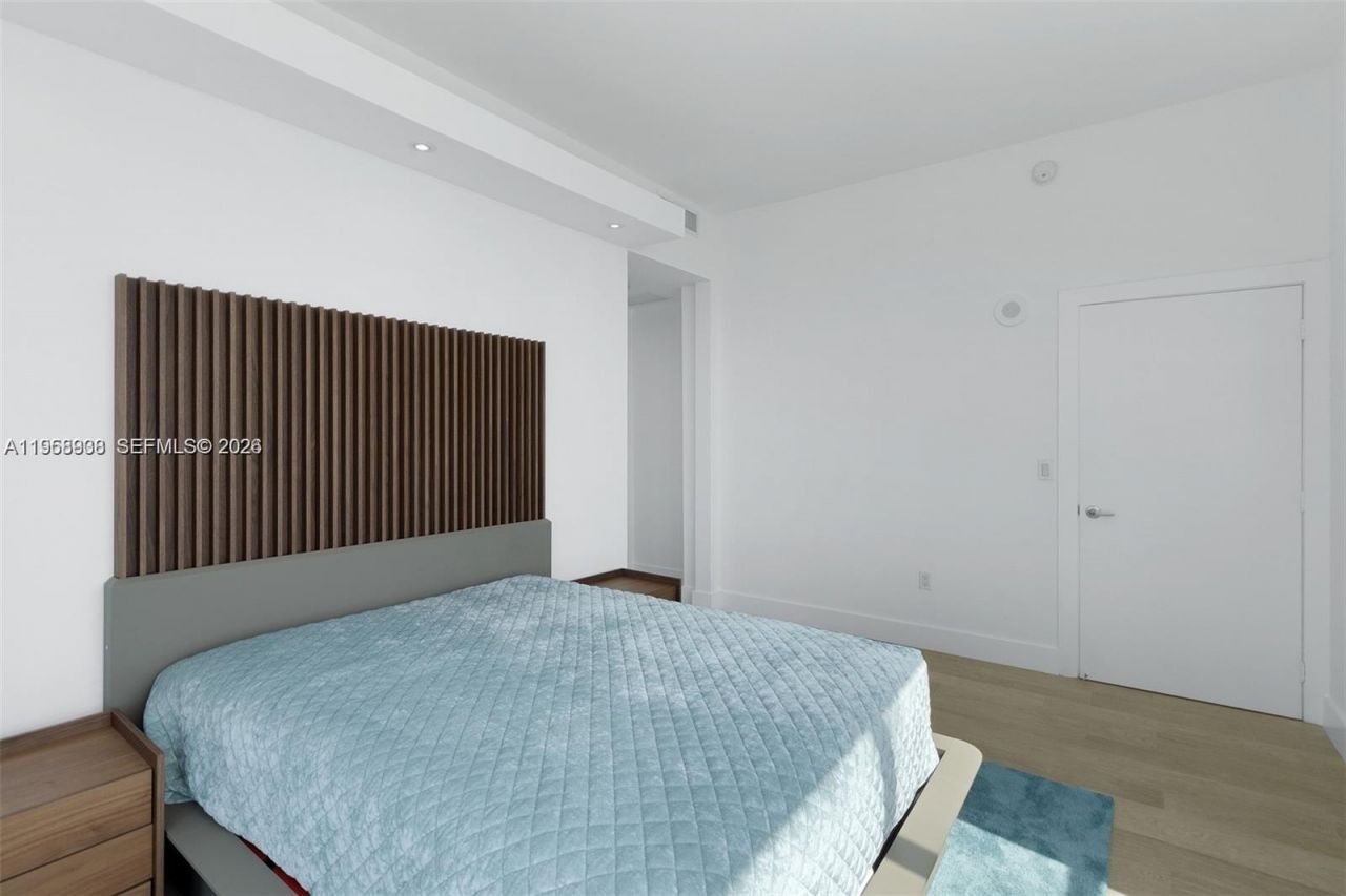 950 Brickell Bay Dr, Unit 4411, Miami, FL 33131 Photo