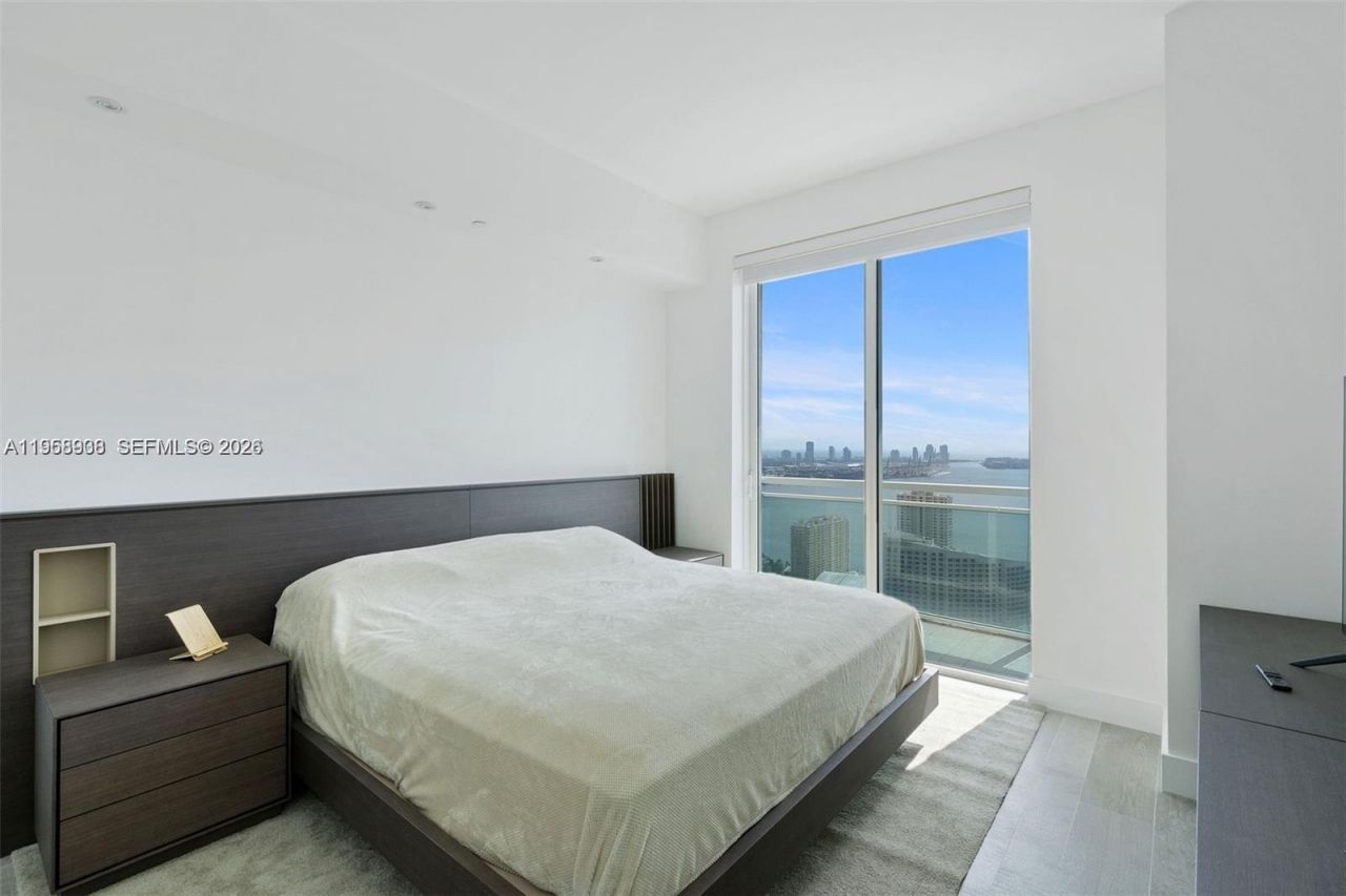 950 Brickell Bay Dr, Unit 4411, Miami, FL 33131 Photo