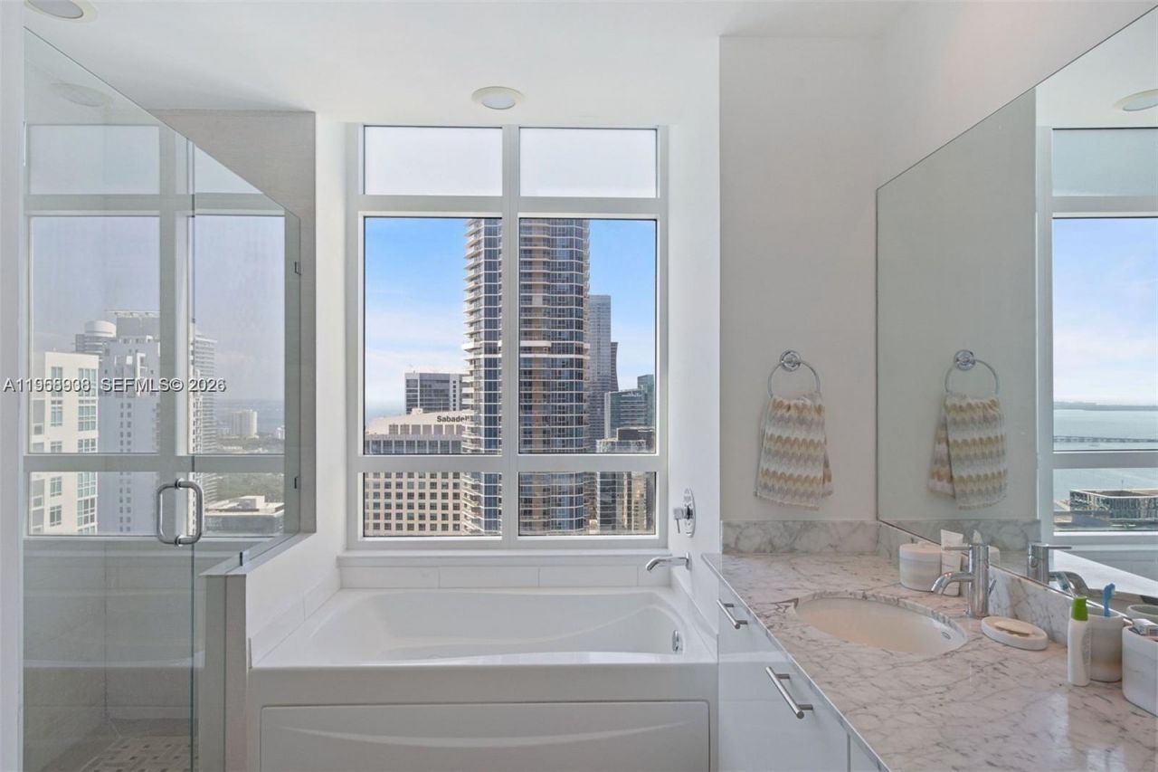 950 Brickell Bay Dr, Unit 4411, Miami, FL 33131 Photo