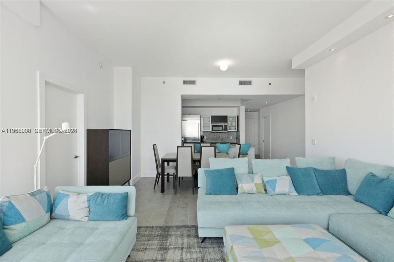 950 Brickell Bay Dr, Unit 4411, Miami, FL 33131 Photo