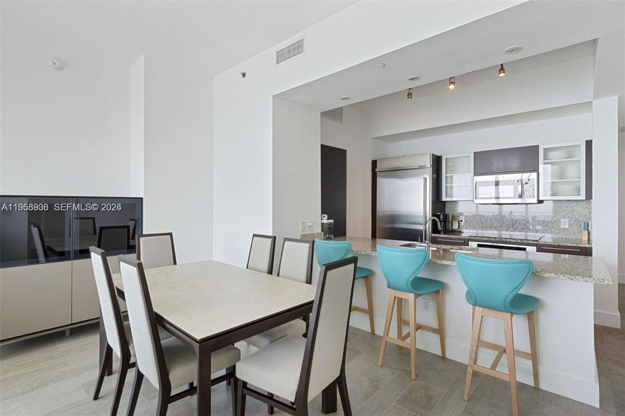 950 Brickell Bay Dr, Unit 4411, Miami, FL 33131 Photo