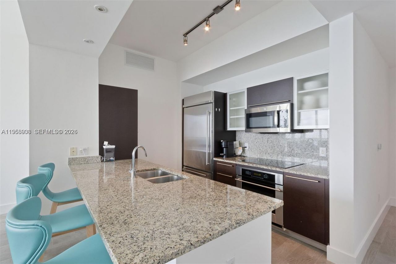 950 Brickell Bay Dr, Unit 4411, Miami, FL 33131 Photo