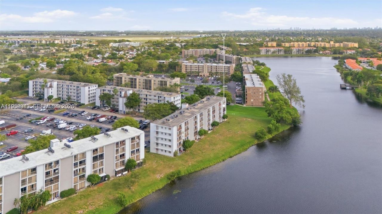 8560 N Sherman Cir, Unit 401, Miramar, FL 33025 Photo