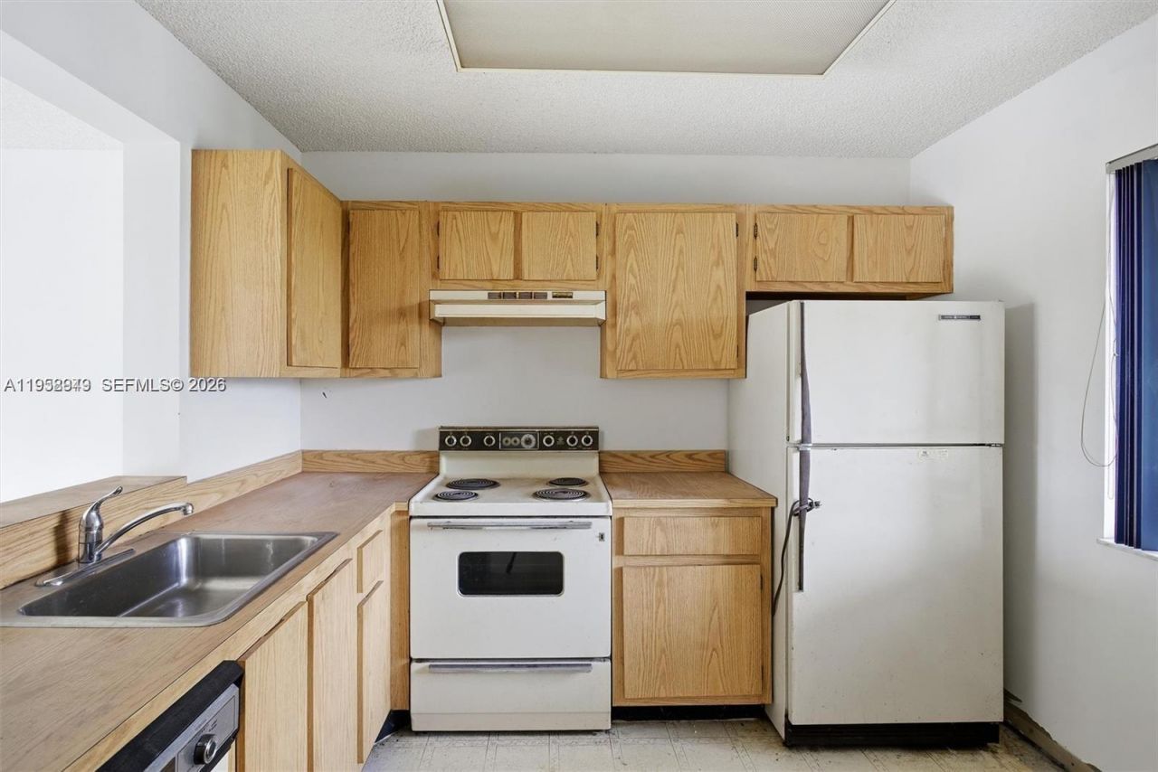 8560 N Sherman Cir, Unit 401, Miramar, FL 33025 Photo