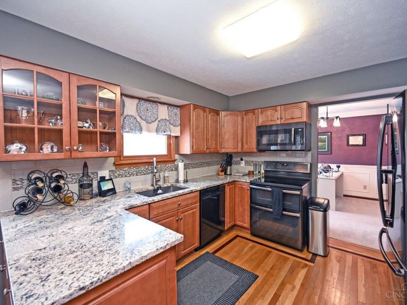 8736 Tiburon Drive, Cincinnati, OH 45249 Photo 2