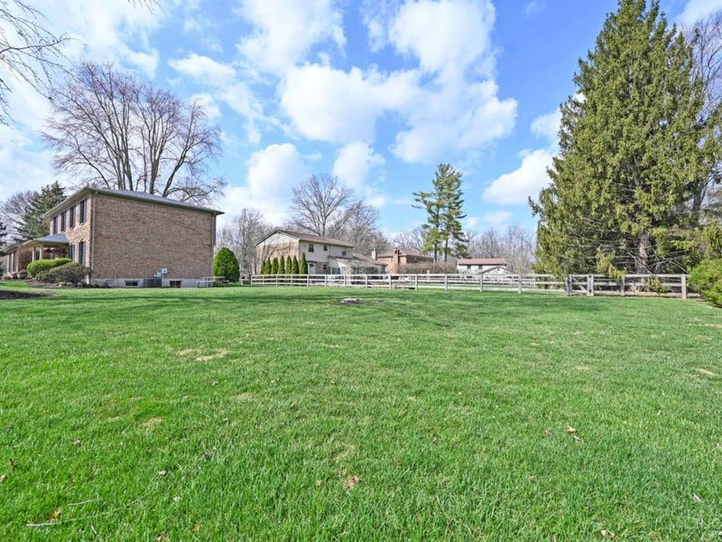 8736 Tiburon Drive, Cincinnati, OH 45249 Photo 2